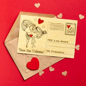 Personalisierte Holzpostkarte mit Widmung - Zeichnung zur Verlobung - Geschenkidee zum Valentinstag für Sie und Ihn