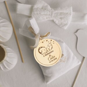 Tag Etichette in legno per bomboniere battesimo, Personalizzate, da abbinare a sacchetti porta confetti o segnaposti, Eleganti e delicate