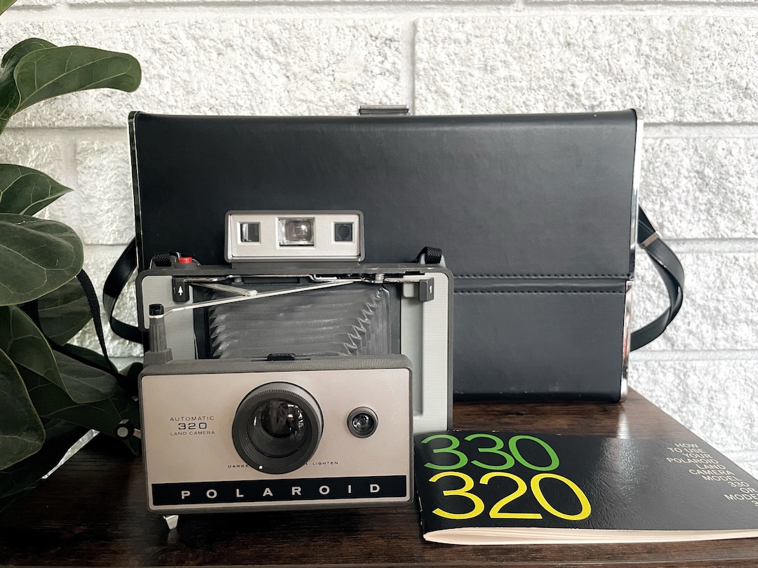 Vintage Polaroid Camera Polaroid 330 Vintage POLAROID 330 Land