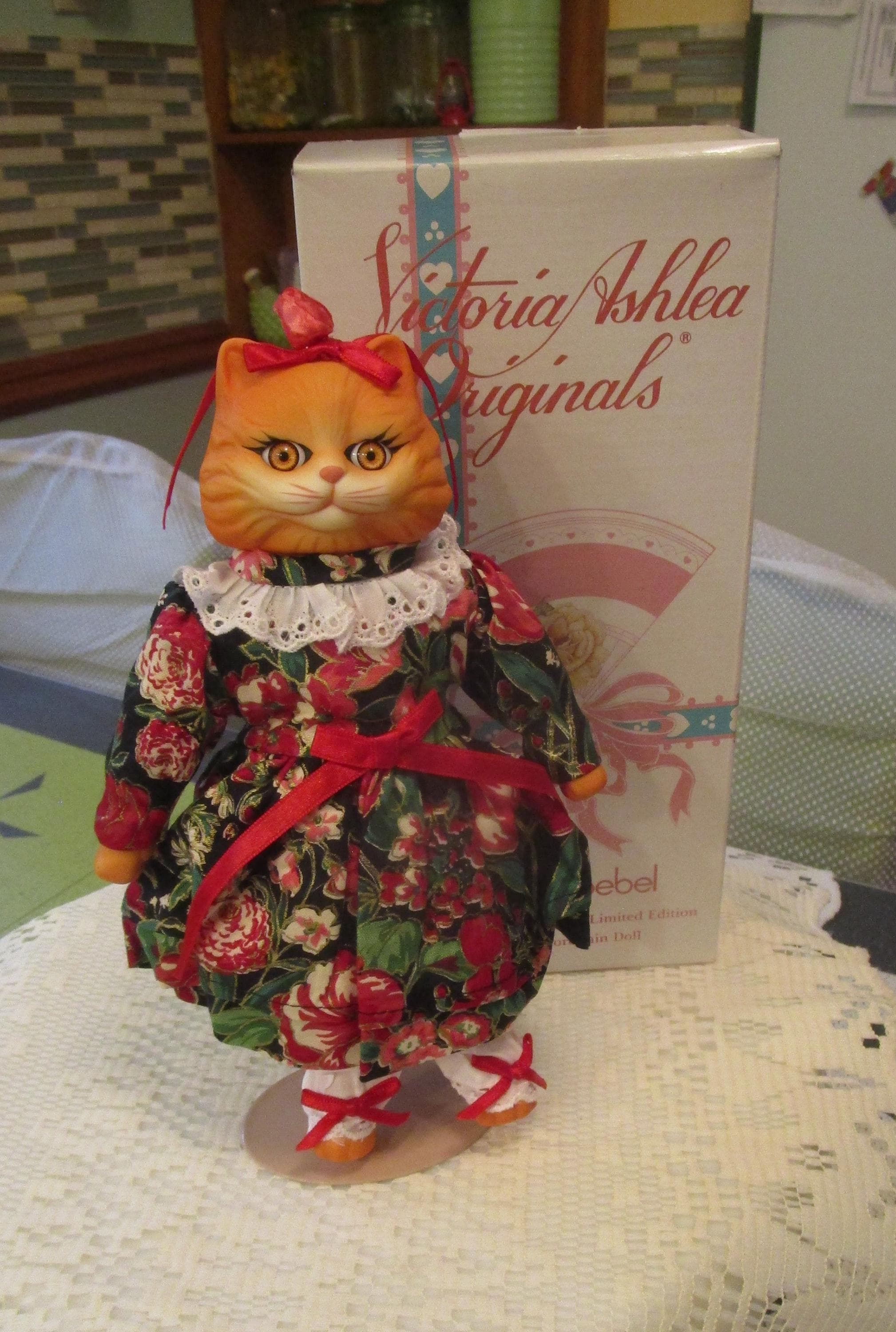 Goebel 　ゴーベル　ヴィンテージ　ポーセリン　猫　ドール　人形　置物 Goebel ヴィンテージ ポーセリン 猫 ドール 人形 置物22cm Goebel