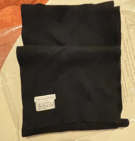 Bloomingdale’s Cashmere knit Scarf NIP - image 1