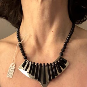 Colar Bib de Ônix Esterlina, Novos anos 80