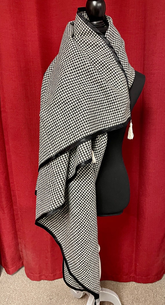 Classic Houndstooth Wrap, Audrey Weaver New 80s