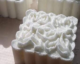 Sets de bombas de baño naturales efervescentes sin perfume (paquetes de cuatro), envueltos y etiquetados individualmente. Sin OMG, sin crueldad animal ni colorantes.
