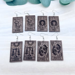 Cartes de tarot du zodiaque. Astrologique. Noyer. Boucles d'oreilles en bois. Gravure laser. Signes astrologiques.