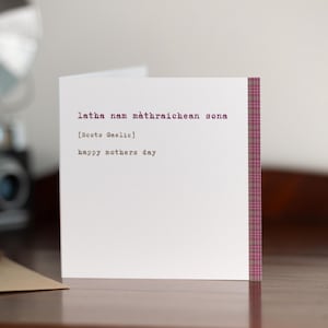 Tarjeta del FELIZ DÍA DE LA MADRE · Tarjeta en gaélico escocés con sobre · latha nam màthraichean sona · Tarjeta de felicitación en blanco · Regalo escocés