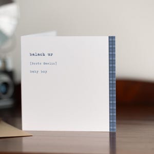 TARJETA DE BEBÉ NIÑO · Tarjeta y sobre en gaélico escocés · Balach Ur · Tarjeta de felicitación · Tarjeta de nacimiento · Regalo escocés