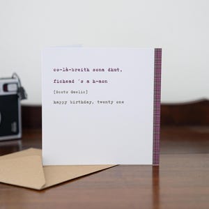CARTE HAPPY BIRTHDAY 21 · Carte en gaélique écossais · co-là-breith sona dhut, fichead ' s a h-aon · Carte de 21 ans vierge · Cadeau écossais