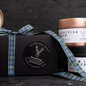 SCHOTSE KAARS geschenkverpakking | Bloem van Schotland | Schotse regenkaars | Sojakaars | Schotse cadeaus | Handgemaakt Schotland