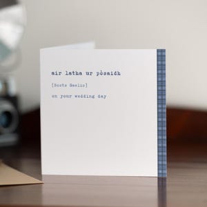 Tarjeta para el DÍA DE TU BODA · Tarjeta en gaélico escocés con sobre · air latha ur pòsaidh · Tarjeta de felicitación en blanco · Regalo escocés