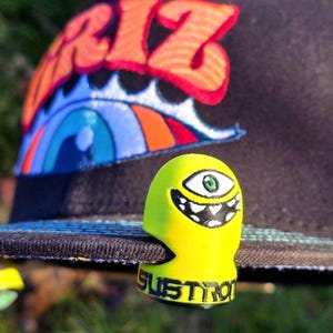 Adorno para sombrero Subtronics