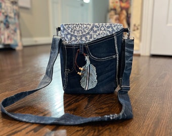 Shoulder Bag, Vintage Chic Hobo, Upcycled Jeans Sustainable, Repurposed from Jeans & Vintage Fabric - Handmade, Zero Waste, ManytPockets