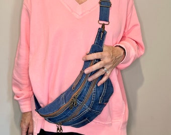 Levi's Denim Sling Bag mit 2 Beide-Wege-Reißverschlusstaschen, Innen- und Gesäßtasche, Baumwollfutter, kleine bis mittlere Größe, freihändiges Einkaufen