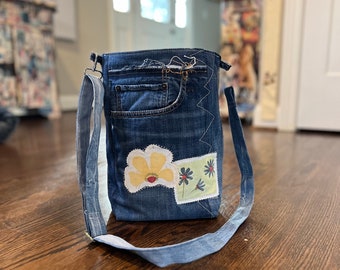 Shoulder Bag with Flower Appliqué, Floral Hobo, Trendy Upcycled Jeans Sustainable, Many Pockets, Detachable Strap for Stylish Versatility