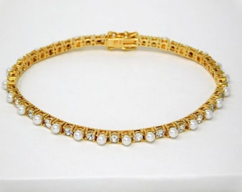 Pulsera de tenis vintage JOAN RIVERS de 8" con perlas sintéticas y cristales transparentes y cierre de hebilla.
