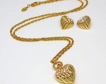 Conjunto de collar y pendientes vintage de Joan Rivers con colgante de corazón abultado y cristales pavé.