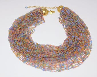 Collar vintage JOAN RIVERS de cuentas de cristal checo en tonos pastel con múltiples hebras y bolsa.