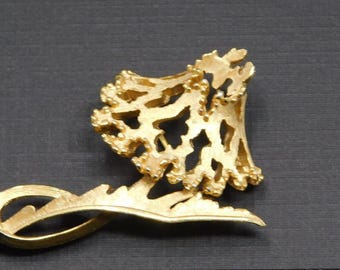Vintage Crown TRIFARI Brushed Gold Tone Floral Brooch