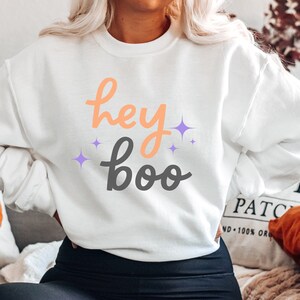 Hey Boo Sweatshirt, Halloween Sweatshirt, Retro Ghost Sweater, Spooky Season Sweater, Cute Fall Shirt, Boo Yall Tee, Autumn shirt, Boo shirt