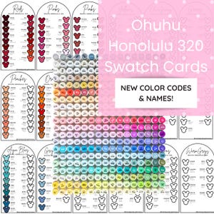 Op de afbeelding: Een afbeelding van Ohuhu Honolulu 320 kleurstalen, met een breed scala aan kleuren. De afbeelding toont kleurstalen gerangschikt in rijen en kolommen, met labels voor Rood, Roze, Perzik, Oranje, Aqua Blauw, Grijs en Warme Grijstinten. Tekst luidt "Ohuhu Honolulu 320 Swatch Cards" en "New Color Codes & Names!"