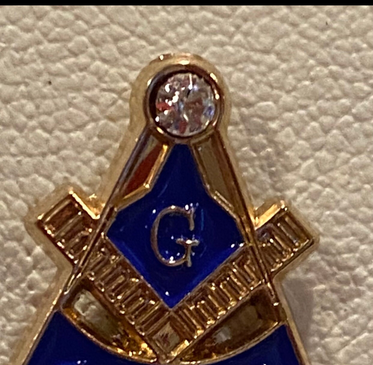▪️50’s【FREE MASONRY】ACCSESSORIES Amazon.com: 50 Years Square & Compass with Rhinestone