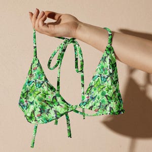 Top de bikini de tiras: estampado de mariposas, floral bohemio - Material reciclado