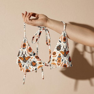 Top de bikini bohemio de hilo reciclado con estampado tribal de insectos (estilo Dark Academia)