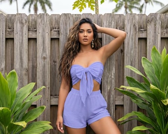 Conjunto de dos piezas para vacaciones: top palabra de honor y shorts, ropa de playa de verano.