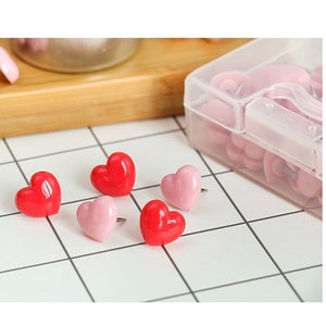 50 stuks roze en rood hart pushpins voor prikbord, roze hart push pins, rood hart duimkopspijkers, schattige punaises voor prikbord afbeelding 3