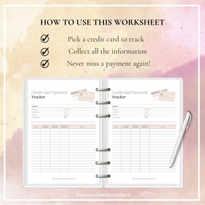 Pode incluir: Uma folha de trabalho de rastreamento de pagamento de cart&atilde;o de cr&eacute;dito com duas p&aacute;ginas abertas apresentando colunas para data, saldo inicial, valor do pagamento, saldo restante e notas. O cabe&ccedil;alho diz Credit Card Payment Tracker.
