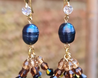 Beautiful dyed natural freshwater pearl and Swarovski crystals earrings