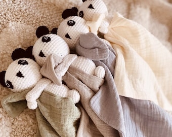 Mon adorable doudou crochet Tao le panda-Doudou crochet panda fait main-doudou bébé- double gaz de coton-cadeau naissance-cadeau noël