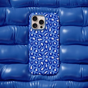 Blue Leopard Print Phone Case – Bold Y2K Animal Pattern Cover for iPhone & Samsung | Glossy Stylish Case