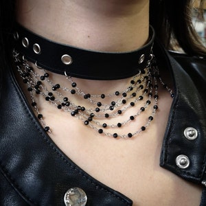 Dunkles Gothic-Lederhalsband – Schwarzes Leder-Gothic-Halsband mit schwarzen Ketten – C004b