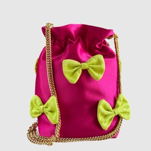 Upcycling-Kordelzugbeutel mit handgefertigten Limettenbändern