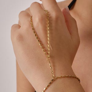 18K Gold Plated Valentino Chain Shahmeran, Stainless Steel Hand Chain Bracelet, Waterproof Slave Bracelet, Anti-Allergic Boho Jewelry Gold