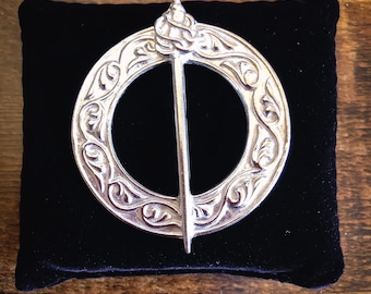 Broche penanular celta / pasador de chal de peltre, sujetador de tierras altas