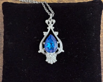 Piedra de nacimiento de septiembre / Colgante de lágrima de zafiro azul brillante / Joyería celta / BellsOfScotland