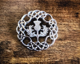 Broche de cardo celta / Simbolismo de las Tierras Altas en peltre plateado / BellsofScotland