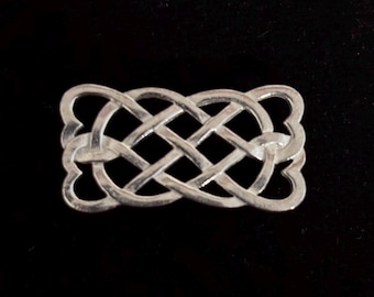 Broche de corazones celtas / Nudo entrelazado de amor y unidad / Pin de chal de las Tierras Altas / BellsOfScotland