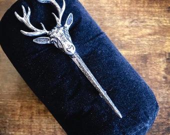 Alfiler para kilt con acabado antiguo de ciervo / Joyería escocesa de peltre