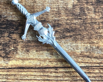 Broche para kilt con espada y cardo / Broche para kilt escocés / Broche para kilt / Cardo escocés / Regalo escocés / Regalo de cardo / Acabado pulido