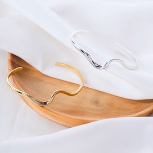 Luxury & Modern 18K Solid Yellow White or Rose Gold 4mm Wide Curved Cuff Bangle 14K Womens Curve Cuff Bracelet 10K Gold Unisex Cuff Her Gift