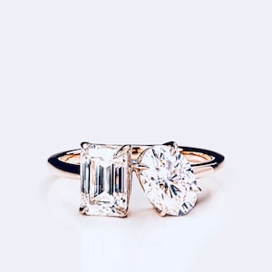 Toi et Moi Ring 1 CT Oval & 1 CT Emerald Diamond Engagement Ring 18K Gold Lab Diamond Wedding Anniversary Promise Toi et Moi Bride Ring Gift