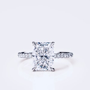 Luxury 2.25 CT Radiant cut Diamond Engagement Ring Vintage Royal 18K Radiant Lab Halo Diamond Wedding Ring Anniversary Bride Women Ring Gift