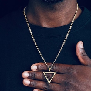 Luxury 18K Gold Triangle Pendant Necklace Curb Chain Pendant Necklace for Men Women Dad 14K Gold Unisex Pendant Necklace Gift for Him & Her.