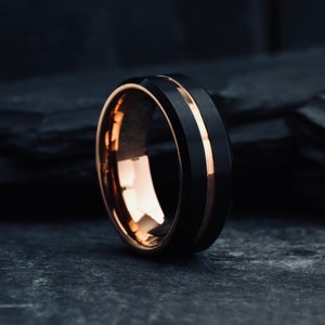 Men's Black Tungsten Wedding Band 18K Rose Gold Tungsten Ring for Men Women 8 mm Black Bevelled Edges Wedding Ring Gift for Love Anniversary