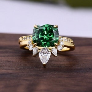 Vintage Style 9x7mm Green Cushion cut 3 CT Moissanite Lab Diamond Engagement Ring Set Anniversary Wedding Statement Bridal Stacking Ring Set
