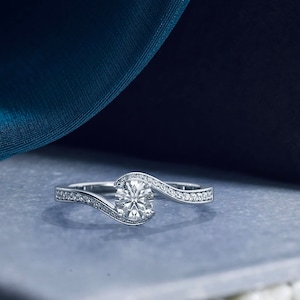 Luxury 0.50 CT Round Diamond Engagement Ring Royal 14K Gold Lab Diamond Wedding Ring Anniversary Proposal Commitment Bridal Ring Women Gifts