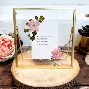 Aangepaste schrijfmachine gedicht citaat | Getypte ingelijste afdrukken op katoenpapier + bloemen | Schrijfmachine kunst aan de muur | Elke getypte offerte | Songtekstafdruk